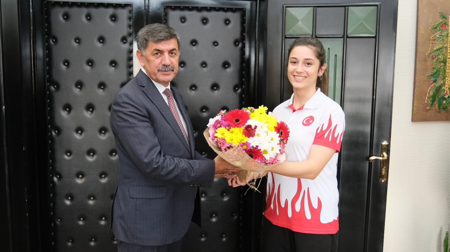 Milli Takım Sporcularımızdan Belediye Başkanımız Sn. Bekir Aksun’a ziyaret.