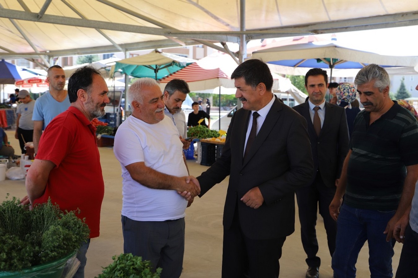 Mimar Sinan Mahallesi’nde yapımı tamamlanan Çarşamba Pazarı hizmete açıldı.