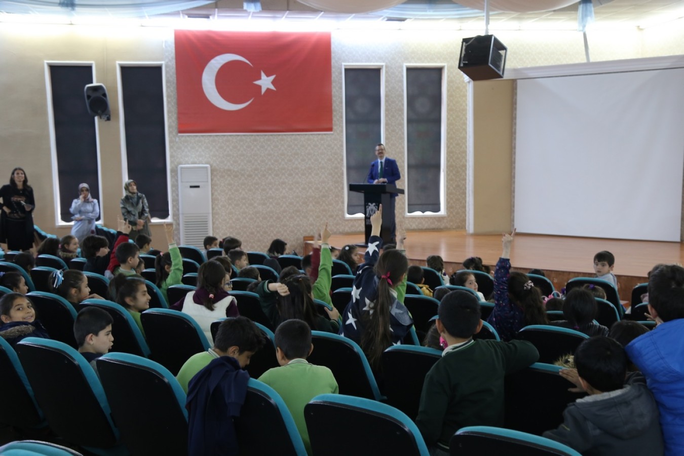 Minik Öğrenciler Belediyemizi Ziyaret Etti