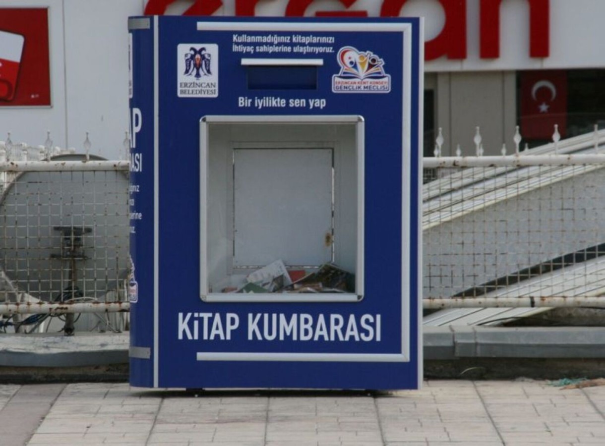 Okullar Kitap Bekliyor