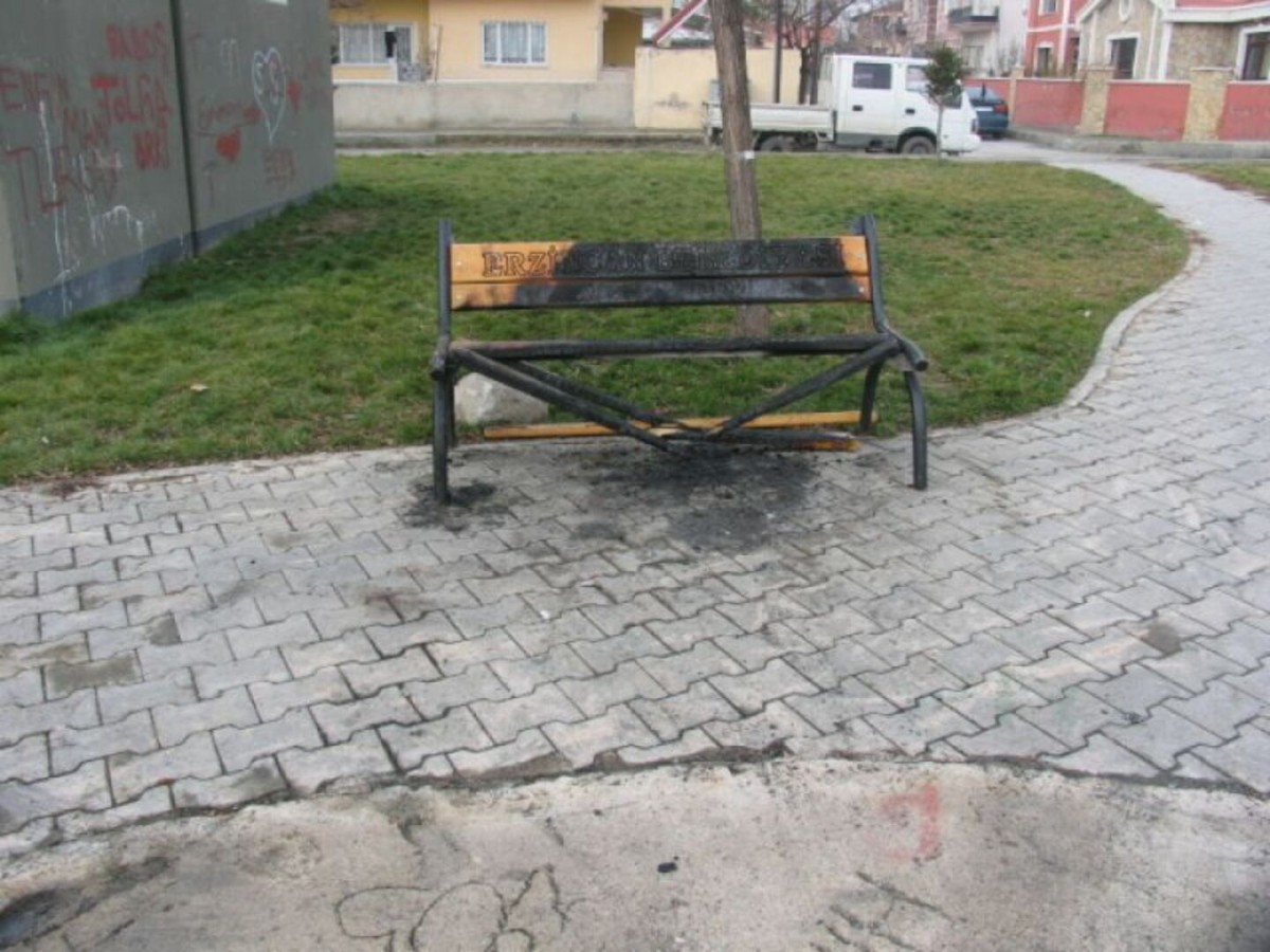 Parklar Tahrip Edildi