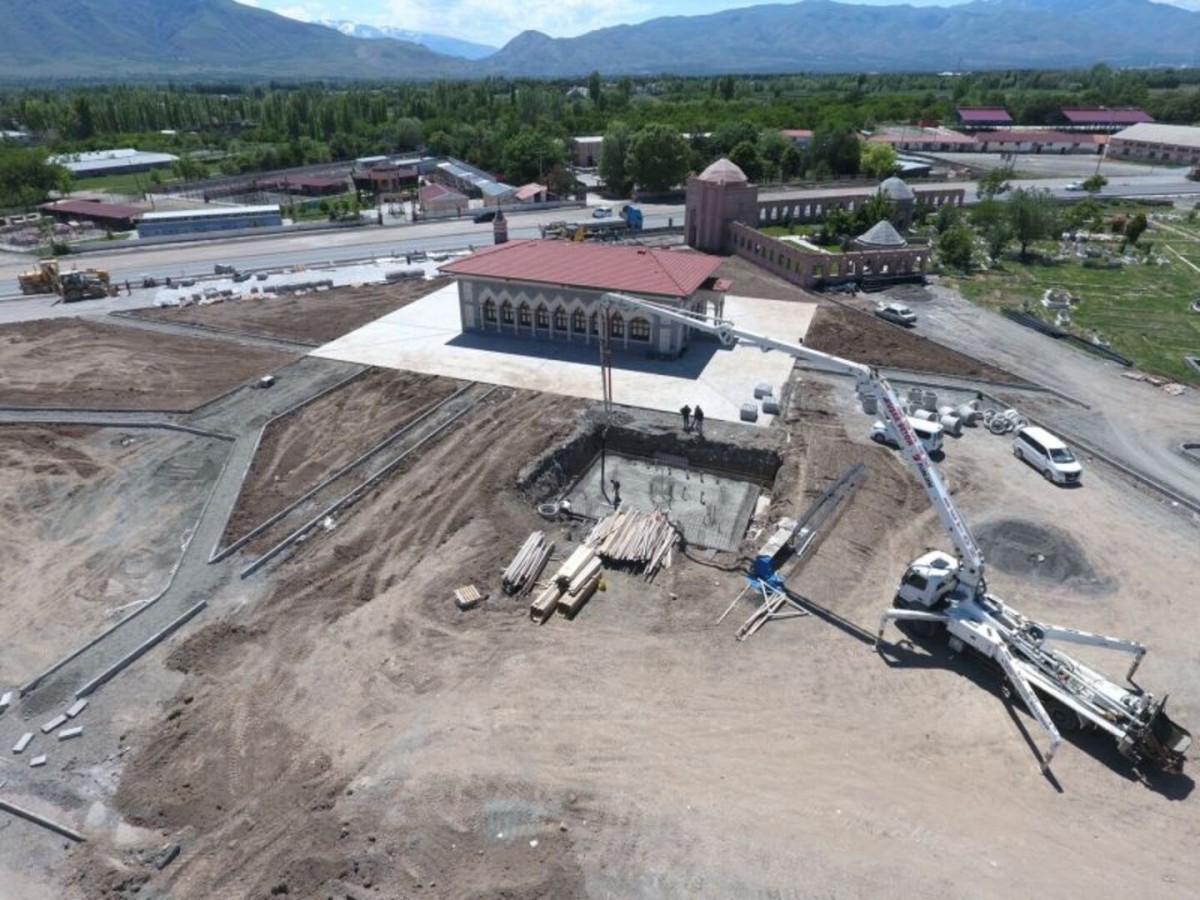 Pir Sami Hz. Türbe Cami’nin Çevre Düzenlemesine Başlandı