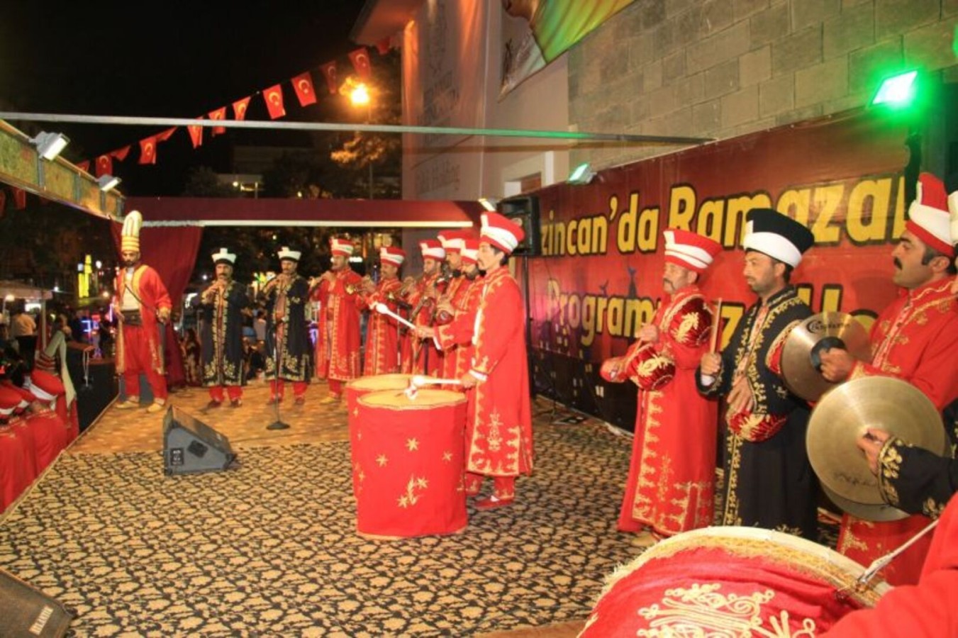 RAMAZAN AKŞAMLARINA YOĞUN İLGİ