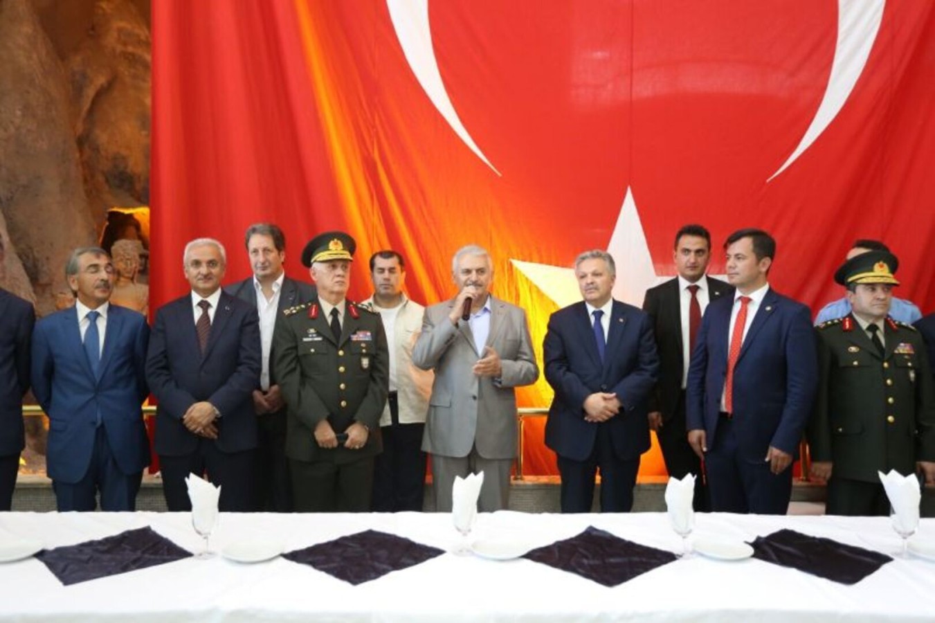 Ramazan Bayramı münasebetiyle Erzincan Belediyesinde bayramlaşma töreni düzenlendi.