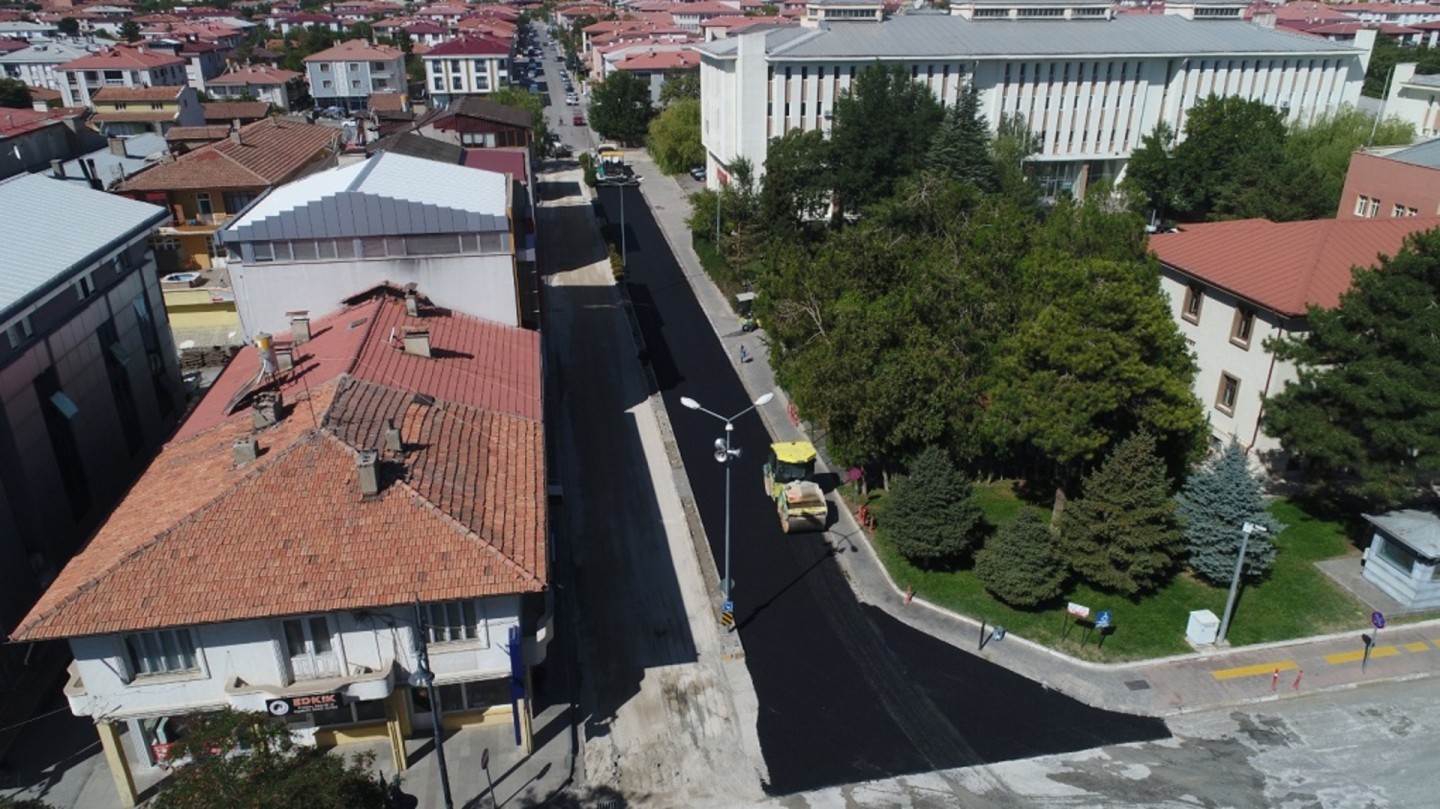 Refik Aras Sokağa asfalt döküldü