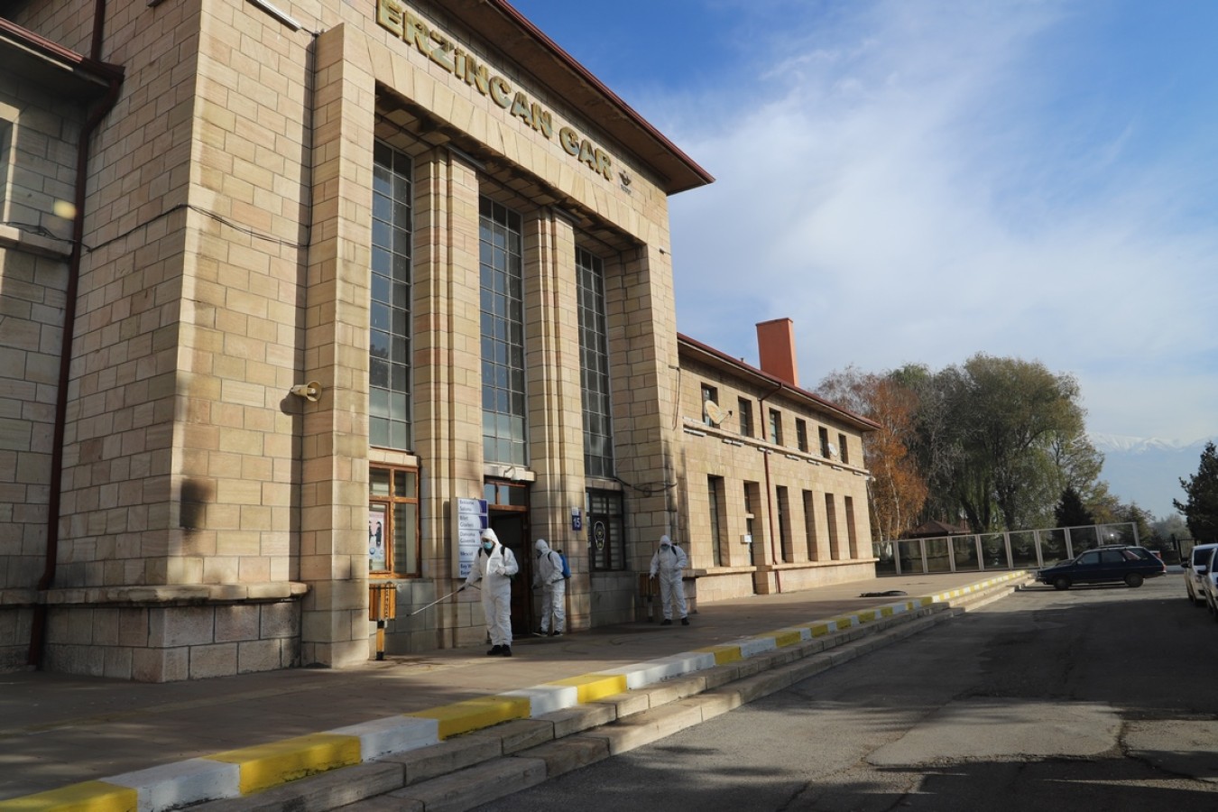 Tren Garı ve Şehirlerarası Otobüs Terminali Rutin olarak Dezenfekte Ediliyor