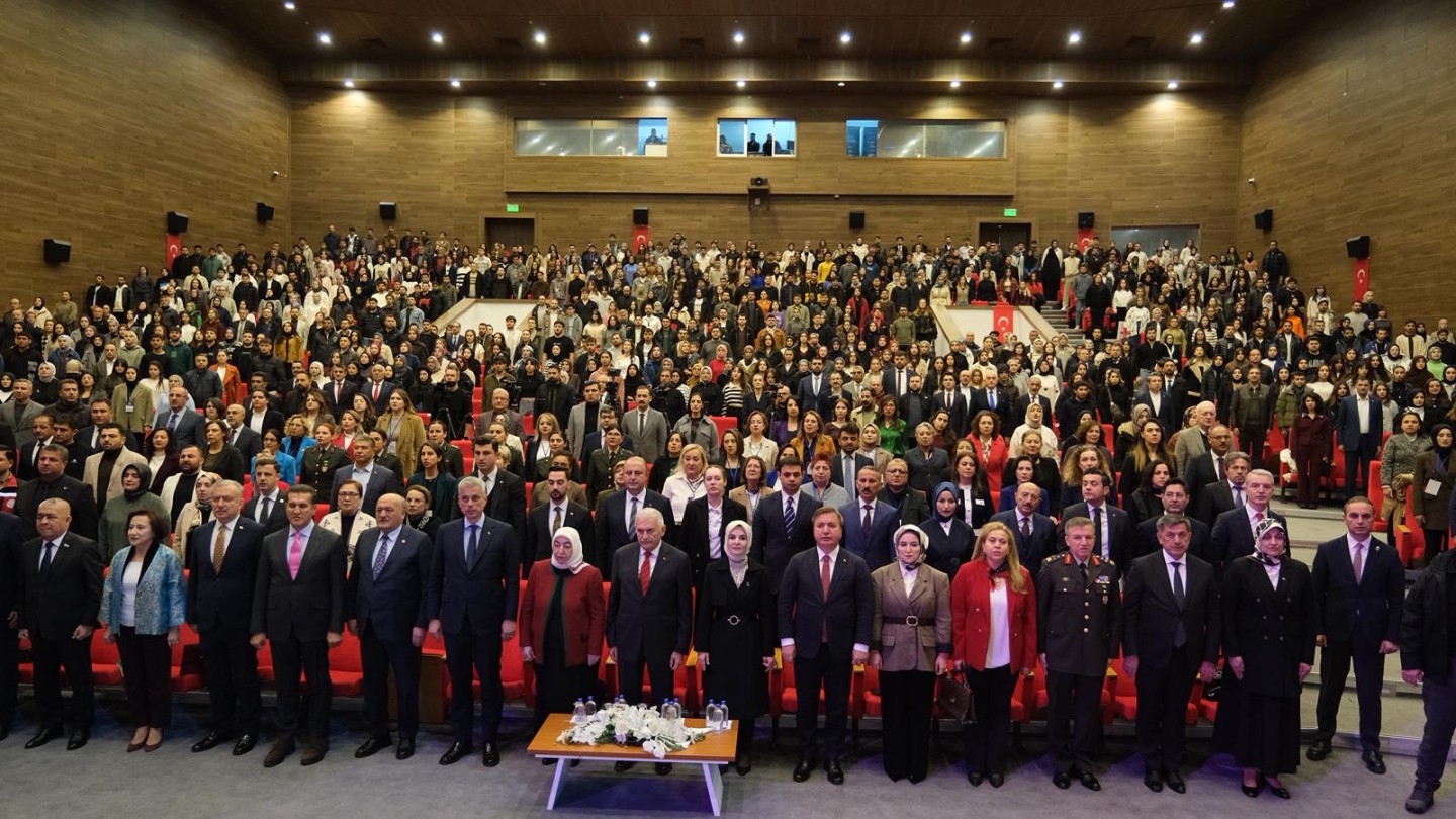 Türk Dünyasında Kadın ve Aile Sempozyumu.