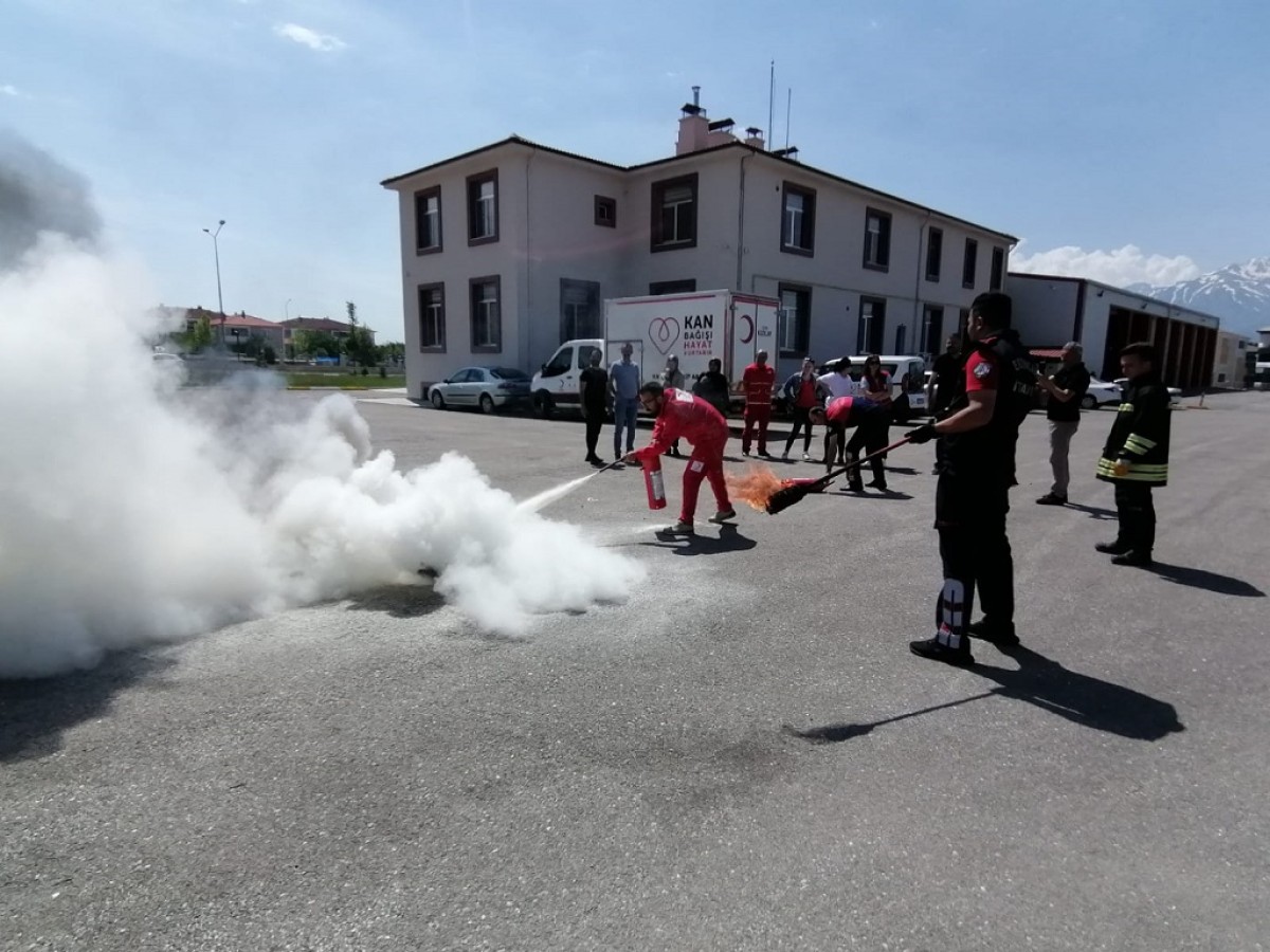 Türk Kızılay çalışanlarına yangın eğitimi