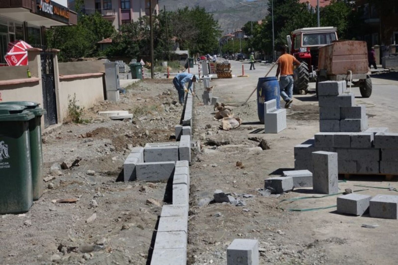 Üç Büyük Caddede Üstyapı ve Altyapı Çalışmaları Tamamlanıyor