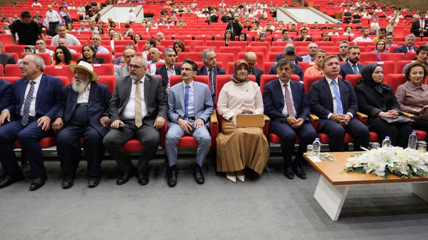 Vefatının 500. Yılında Uluslararası Türk Hakanı Şah İsmail Hatayi Sempozyumu