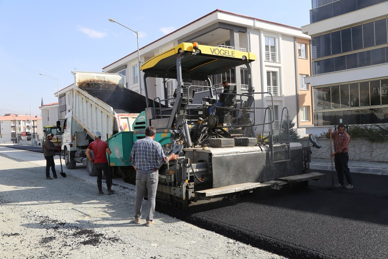Yeni imar yolları asfaltlanıyor