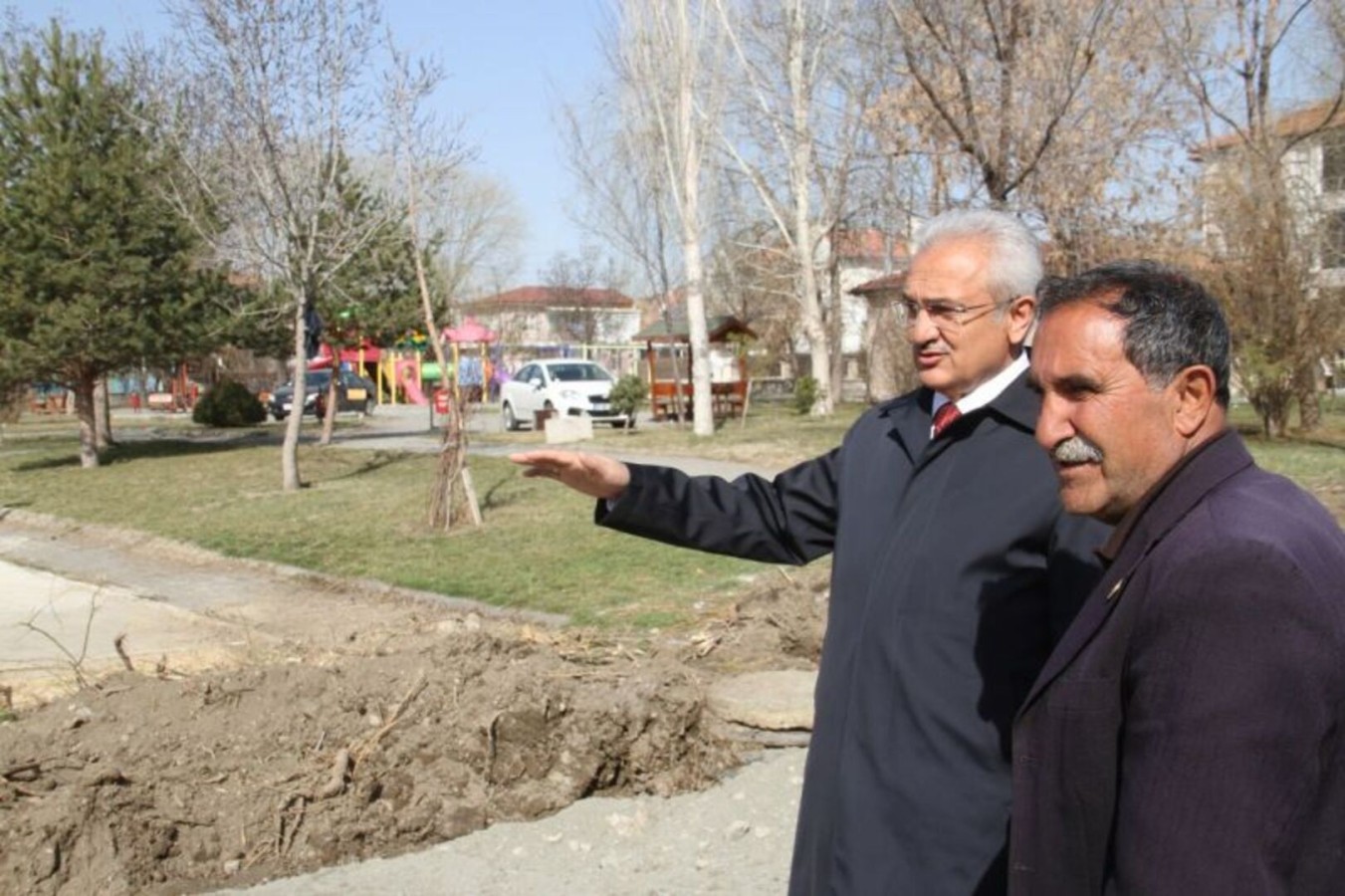 Yeni Mahalle 301Sokakta Kaldırım Çalışmalarına Başlandı