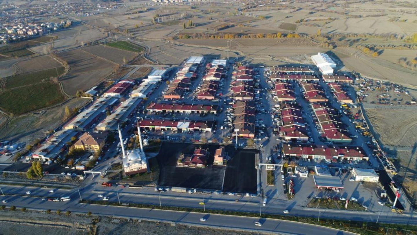 Yeni Sanayi Sitesi’nde yenileme çalışmaları devam ediyor