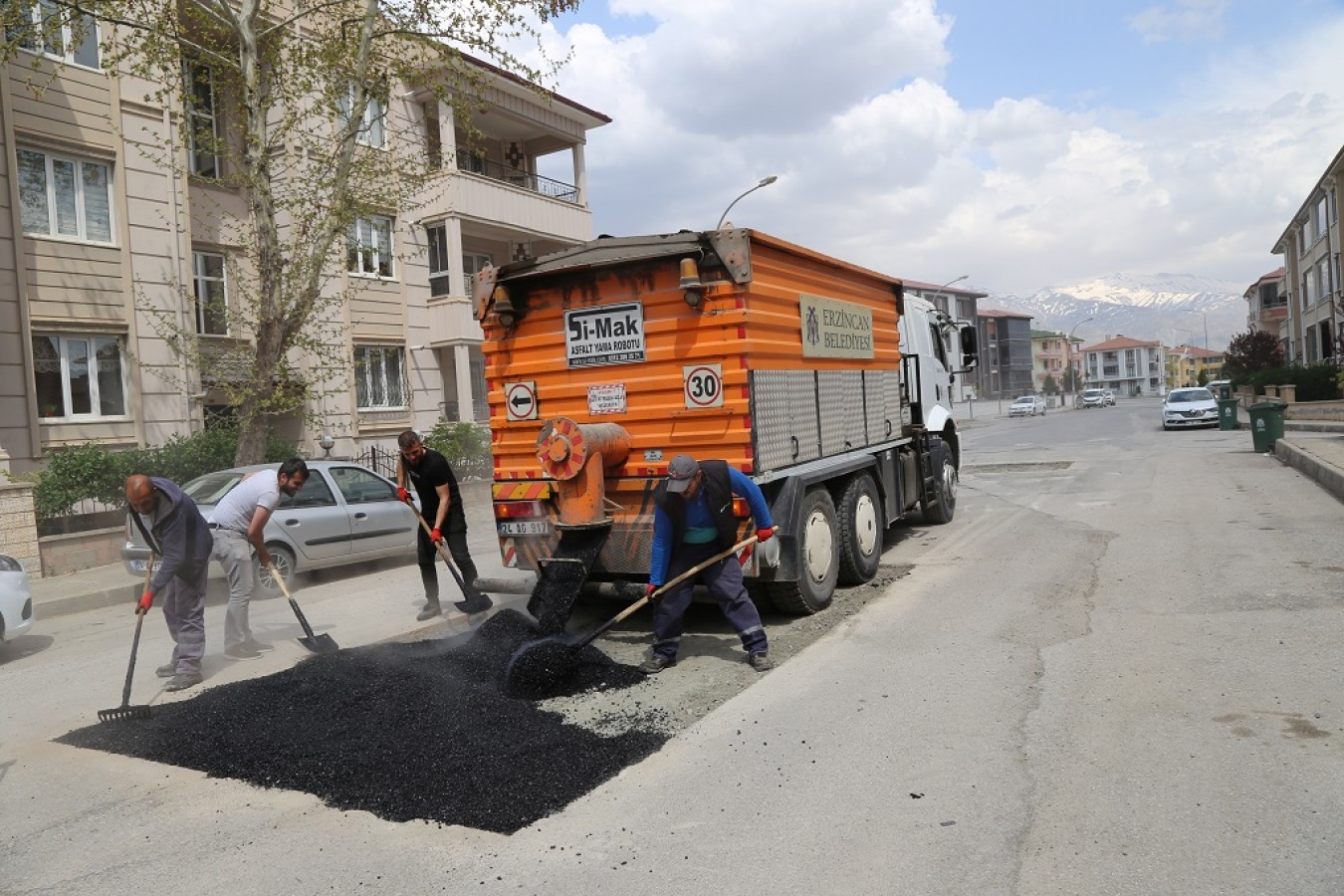 Yol bakım onarım çalışmaları devam ediyor