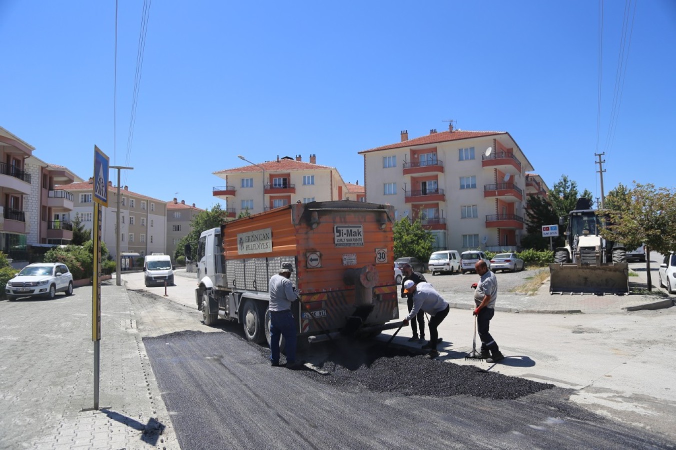 Yol bakım onarım çalışmalarımız aralıksız devam ediyor