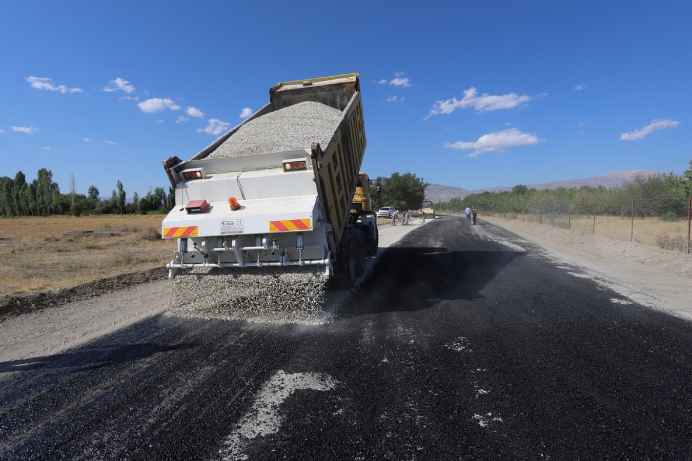 Yol Bakım Onarım ve Yenileme Çalışmaları Devam Ediyor