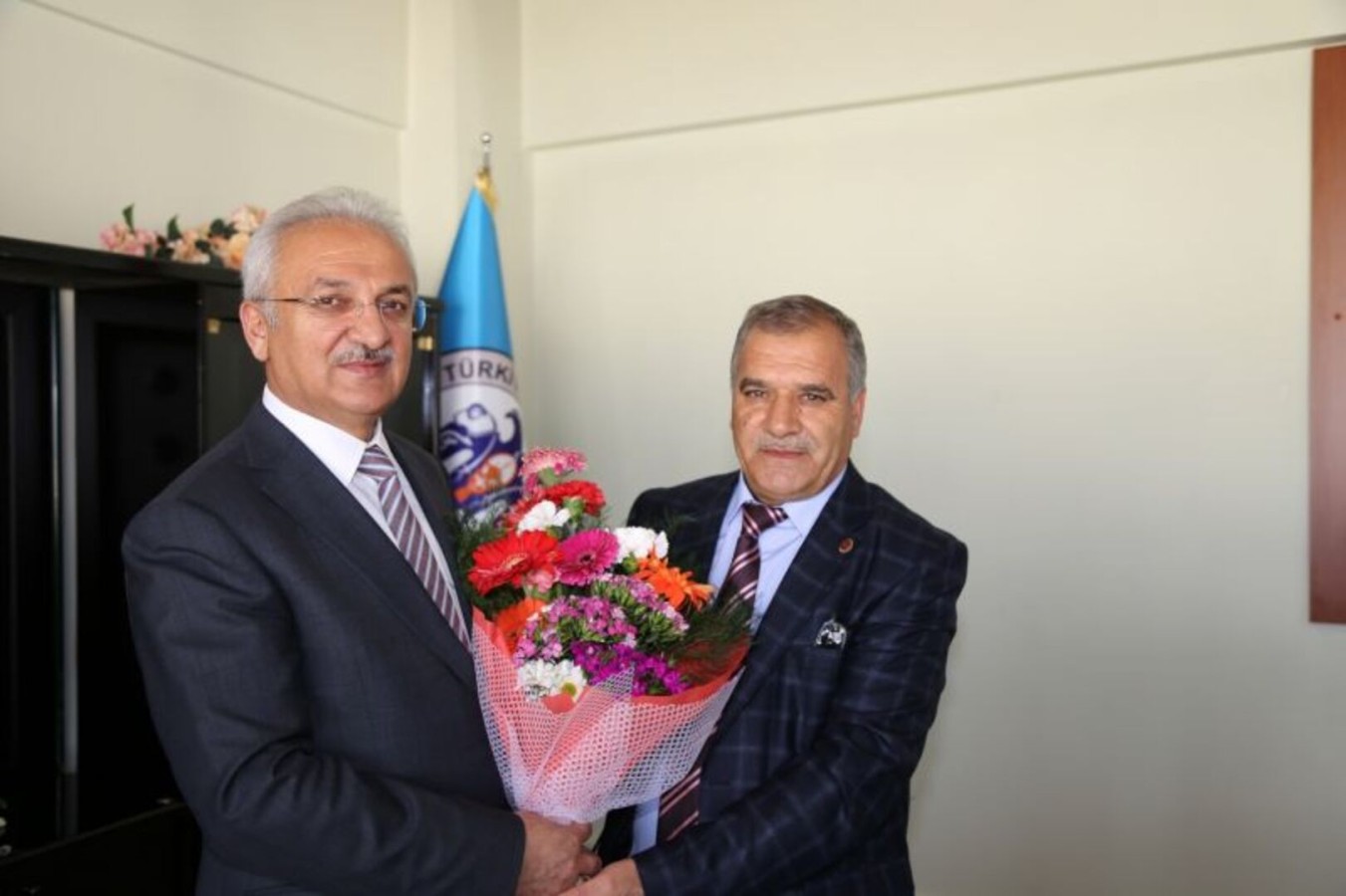 Yunus Emre  Mahallesi Sakinlerinden Belediye Başkanımıza Ziyaret