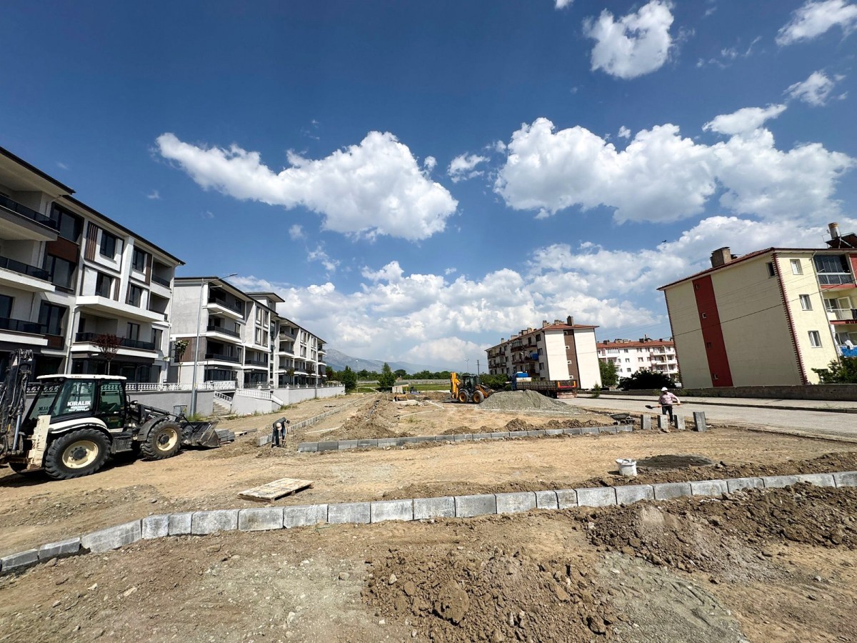 Yunus Emre Mahallesi’nde Yeni Park Yapımına Başlandı
