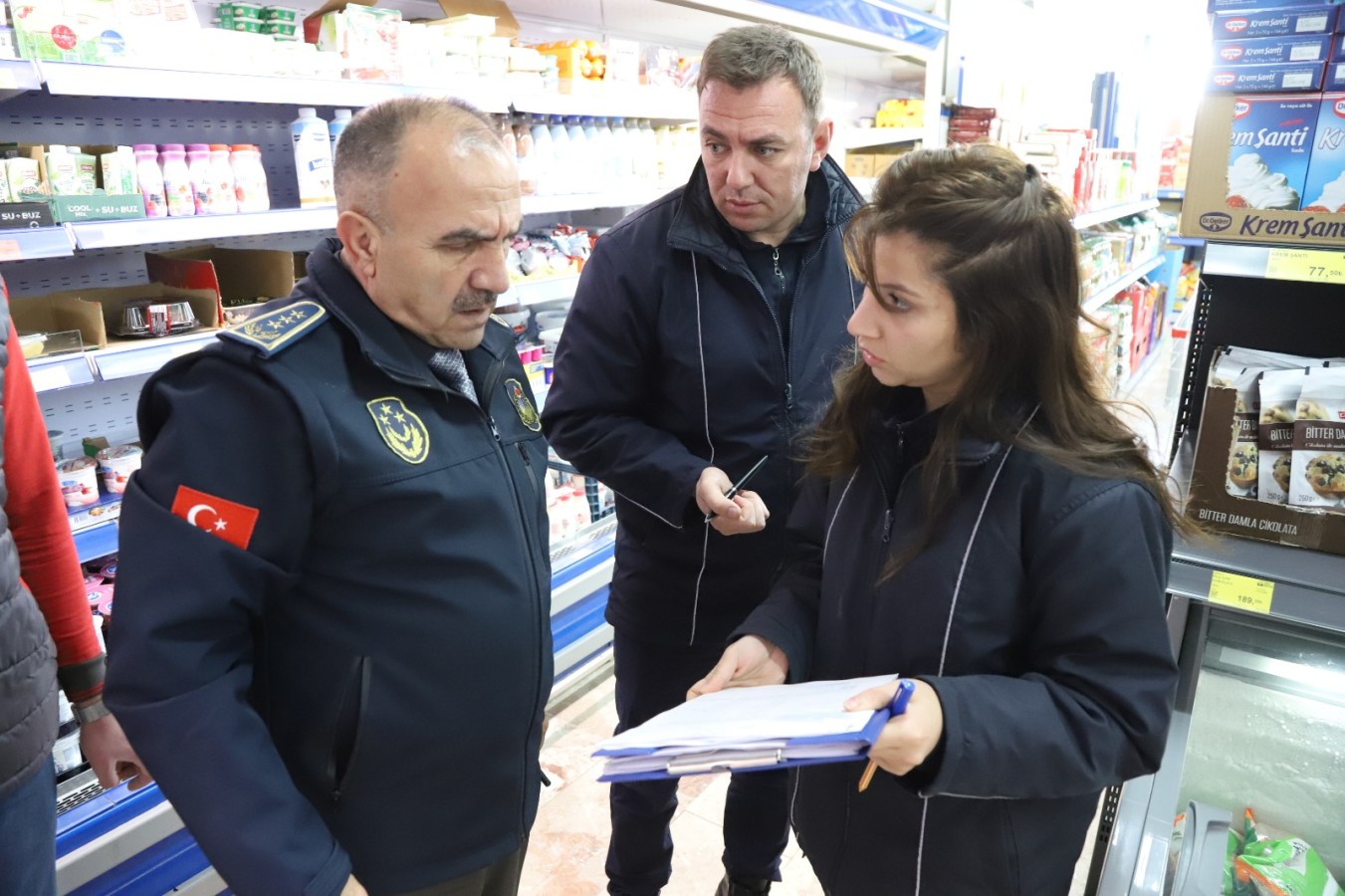 Zabıta Ekiplerinden Market Denetimi